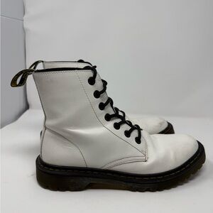Dr. Martens White Leather Combat Boots sz 9 (LVEAKH)